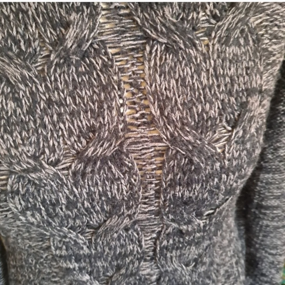 Sweaters. - Picture 3 of 3